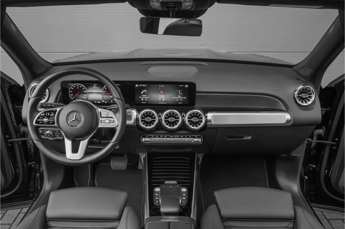 300 4MATIC 67 kWh Pano Distronic Plus Multi Contourstoelen Memory Keyless