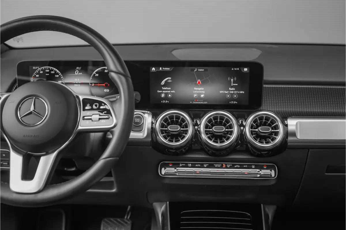 300 4MATIC 67 kWh Pano Distronic Plus Multi Contourstoelen Memory Keyless