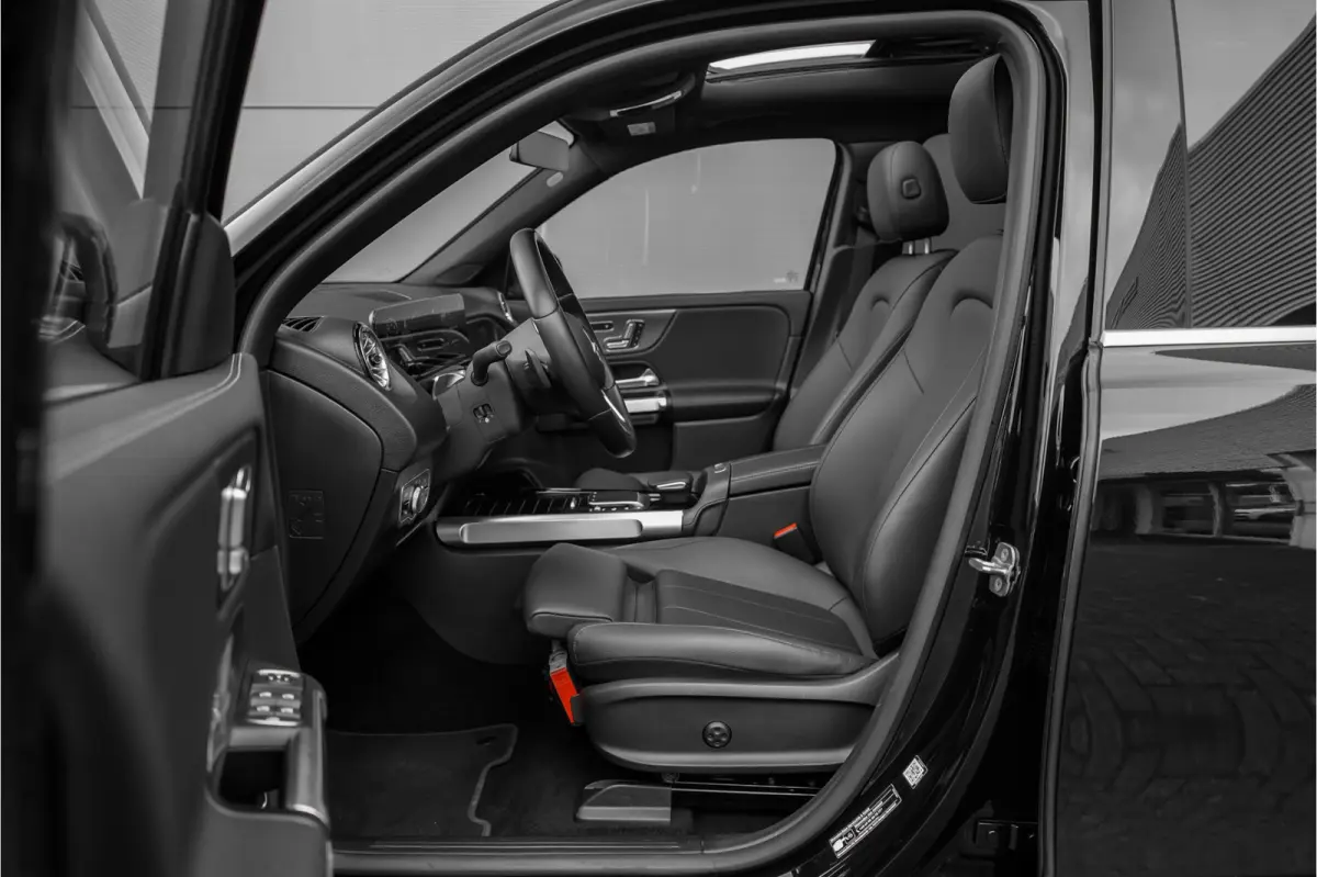 300 4MATIC 67 kWh Pano Distronic Plus Multi Contourstoelen Memory Keyless