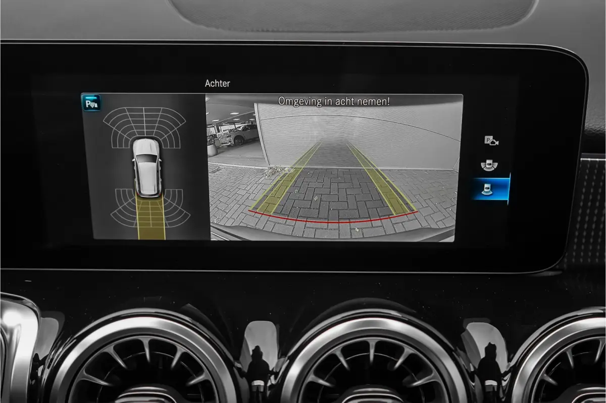 300 4MATIC 67 kWh Pano Distronic Plus Multi Contourstoelen Memory Keyless
