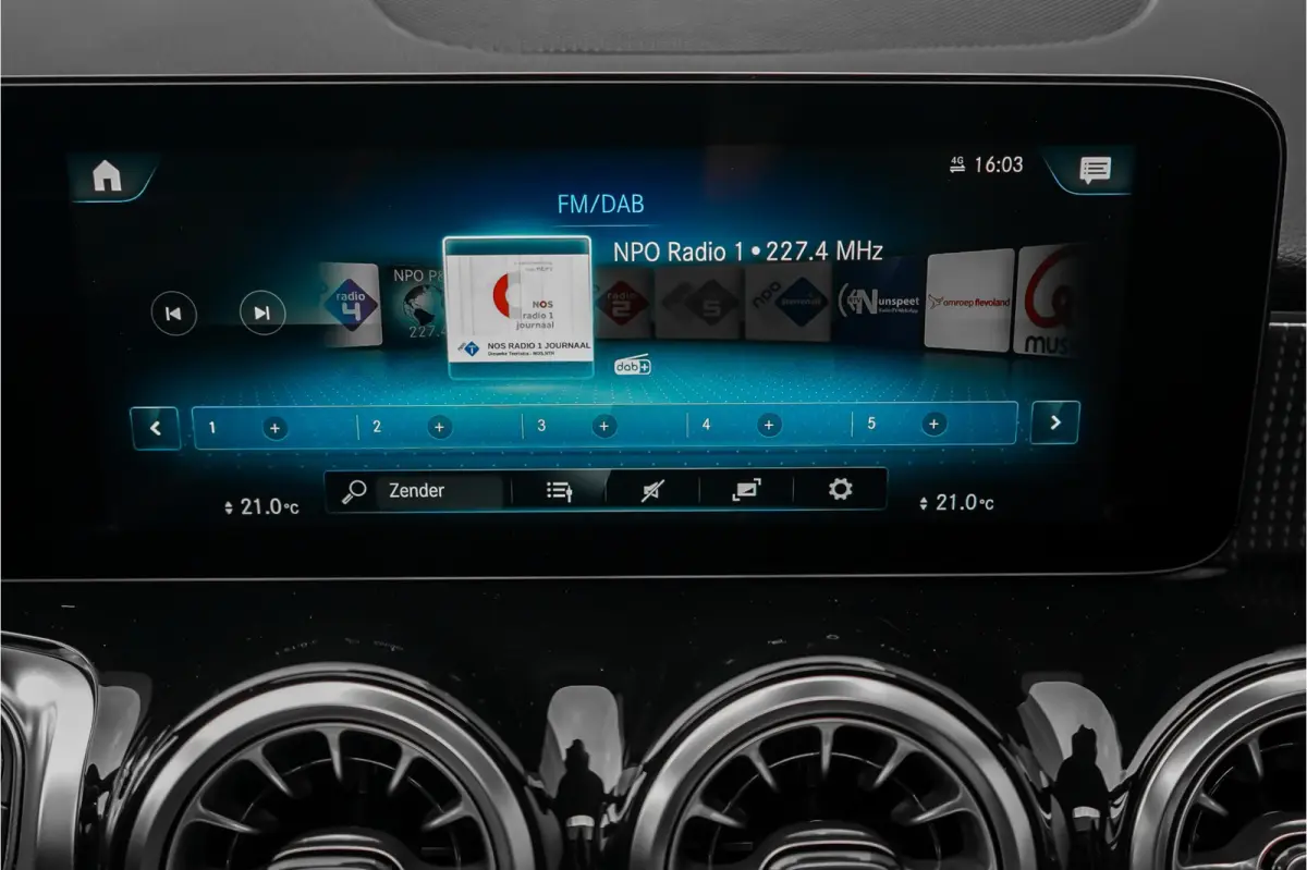 300 4MATIC 67 kWh Pano Distronic Plus Multi Contourstoelen Memory Keyless