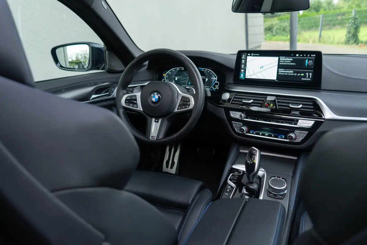 530e M Sport / M Sportstoelen/ Schuif-kanteldak/ Harman Kardon/ Head-up/ 210 kW