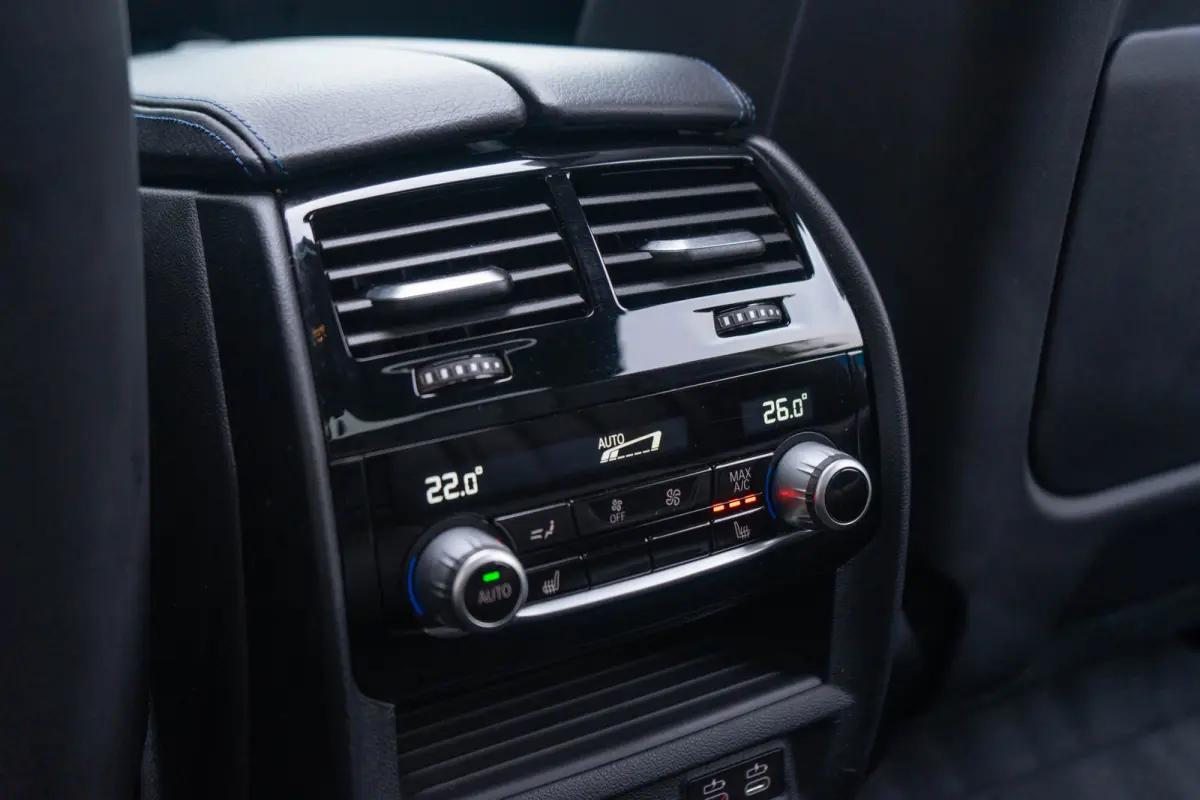 530e M Sport / M Sportstoelen/ Schuif-kanteldak/ Harman Kardon/ Head-up/ 210 kW