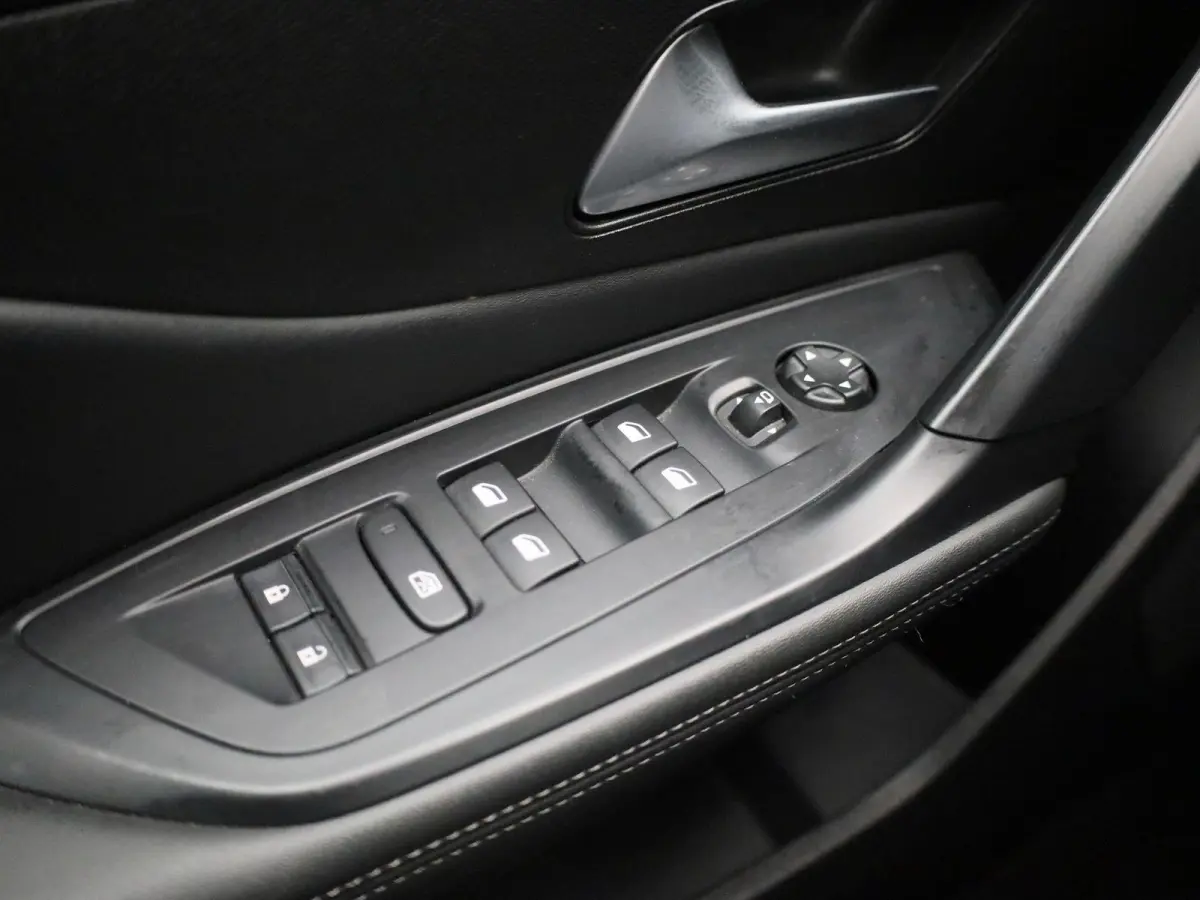 1.2 PureTech 130 S&S EAT8 Allure | AUTOMAAT | NAVIGATIE | ACHTERUITRIJCAMERA | CLIMATE CONTROL | CRUISE CONTROL |