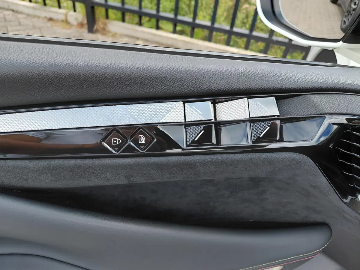 E-Tense Performance Line