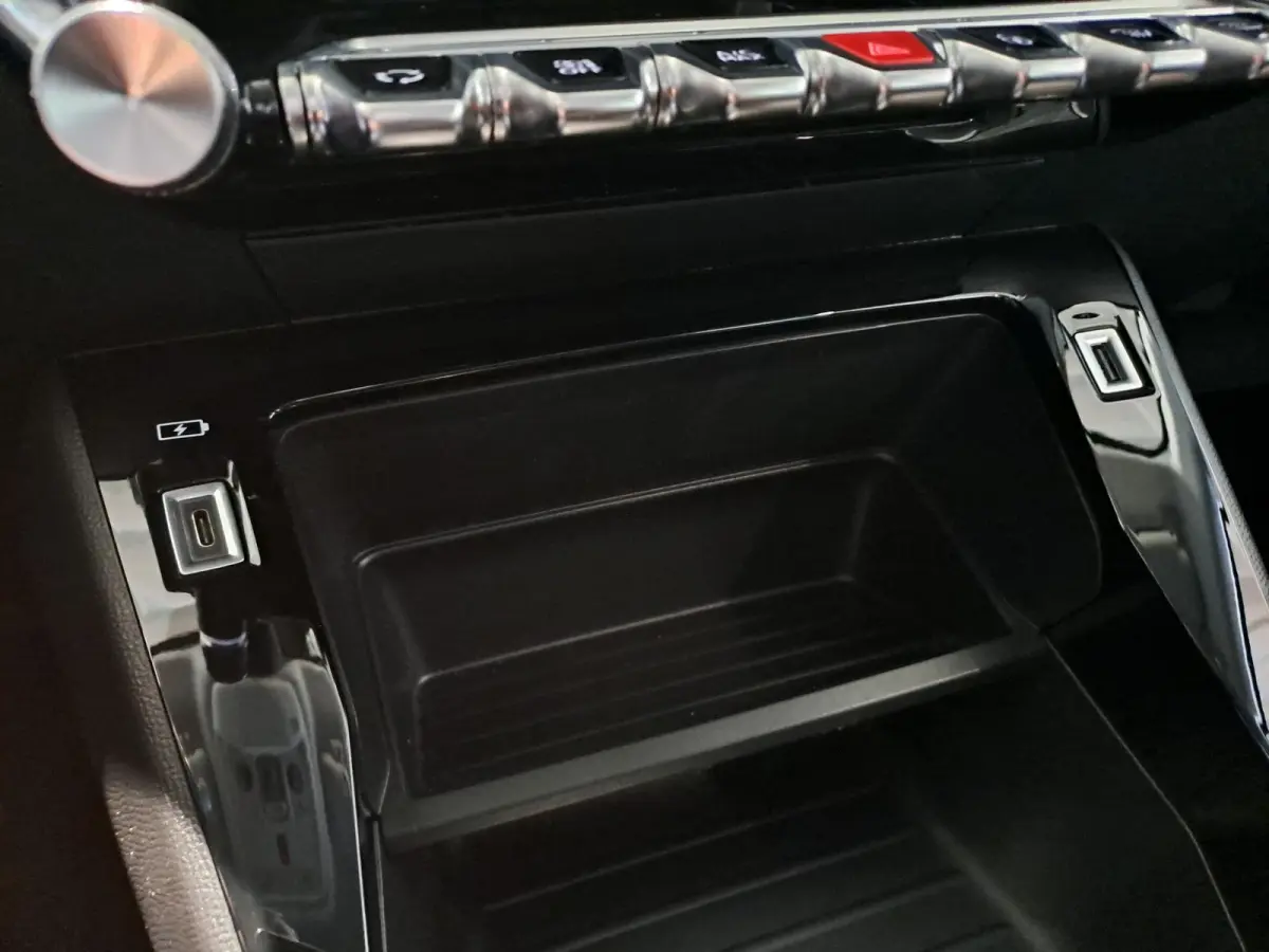 1.2 PureTech Active | Airco |  Apple Carplay/Android Auto | Navigatie