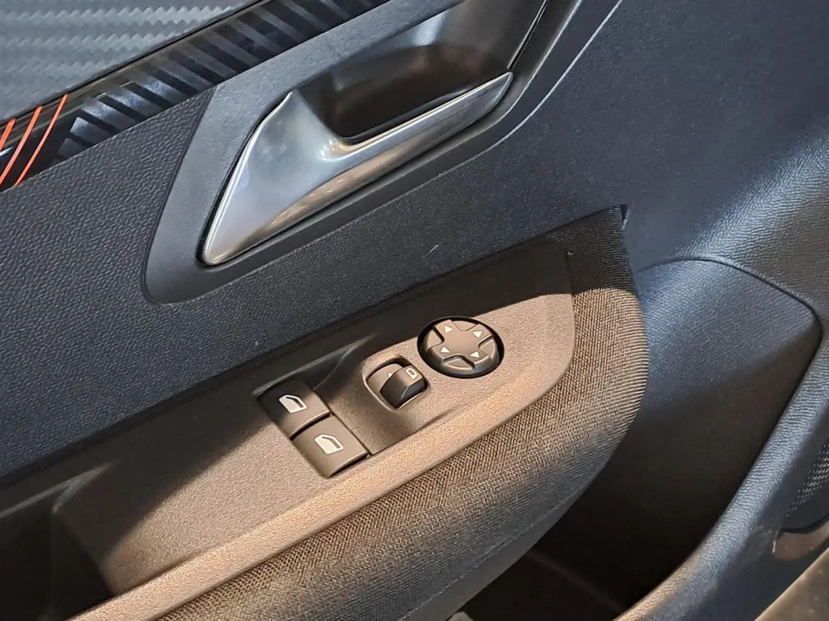 1.2 PureTech Active | Airco |  Apple Carplay/Android Auto | Navigatie
