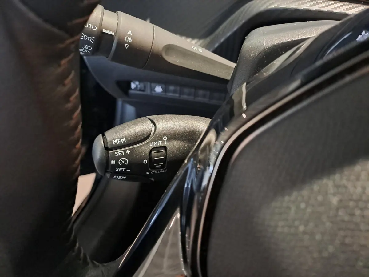 1.2 PureTech Active | Airco |  Apple Carplay/Android Auto | Navigatie