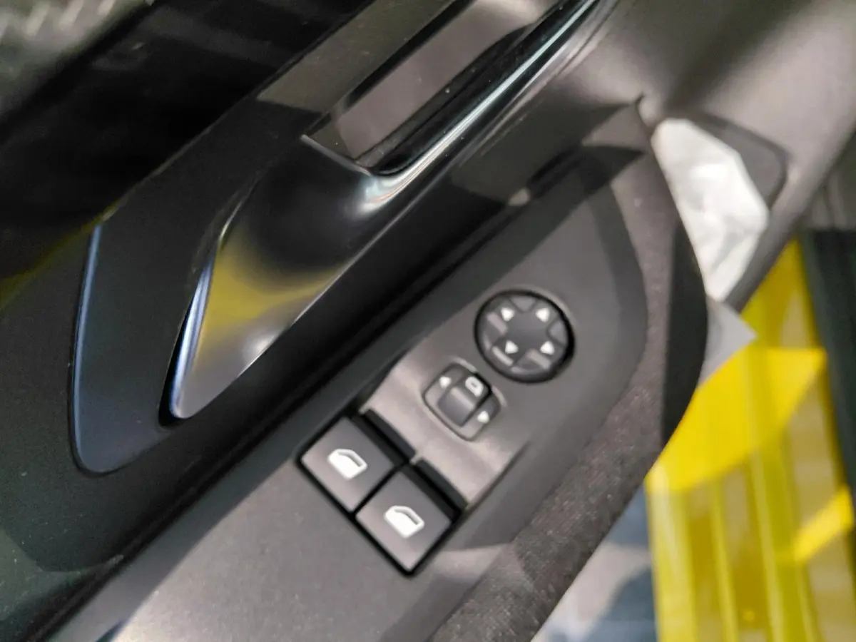 1.2 PureTech Active | Airco | Apple Carplay/Android Auto | Parkeersensoren