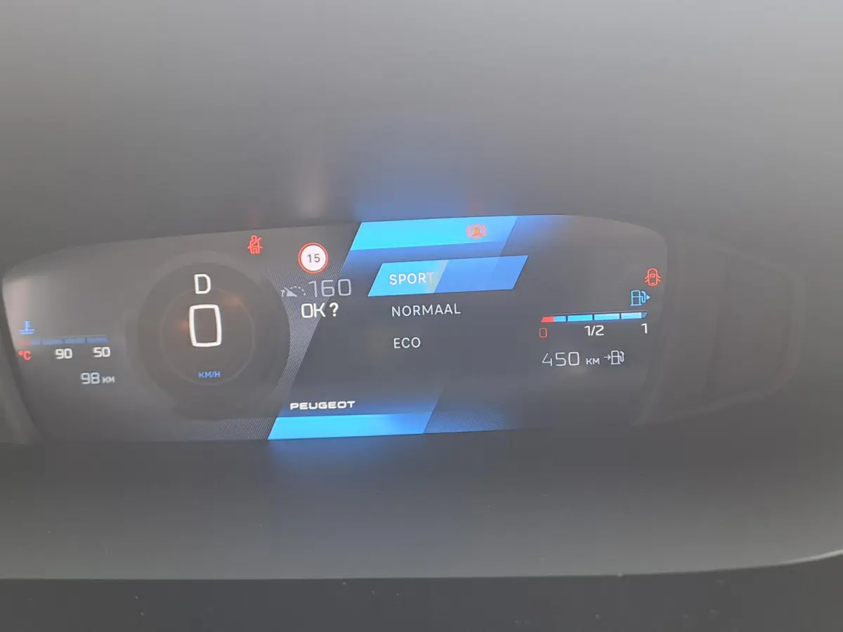 1.2 Hybrid 145 e-DCS6 Allure 360 Graden camera | Stoelverwarming + stuurverwarming | Tot 8 jaar Peugeot Care garantie