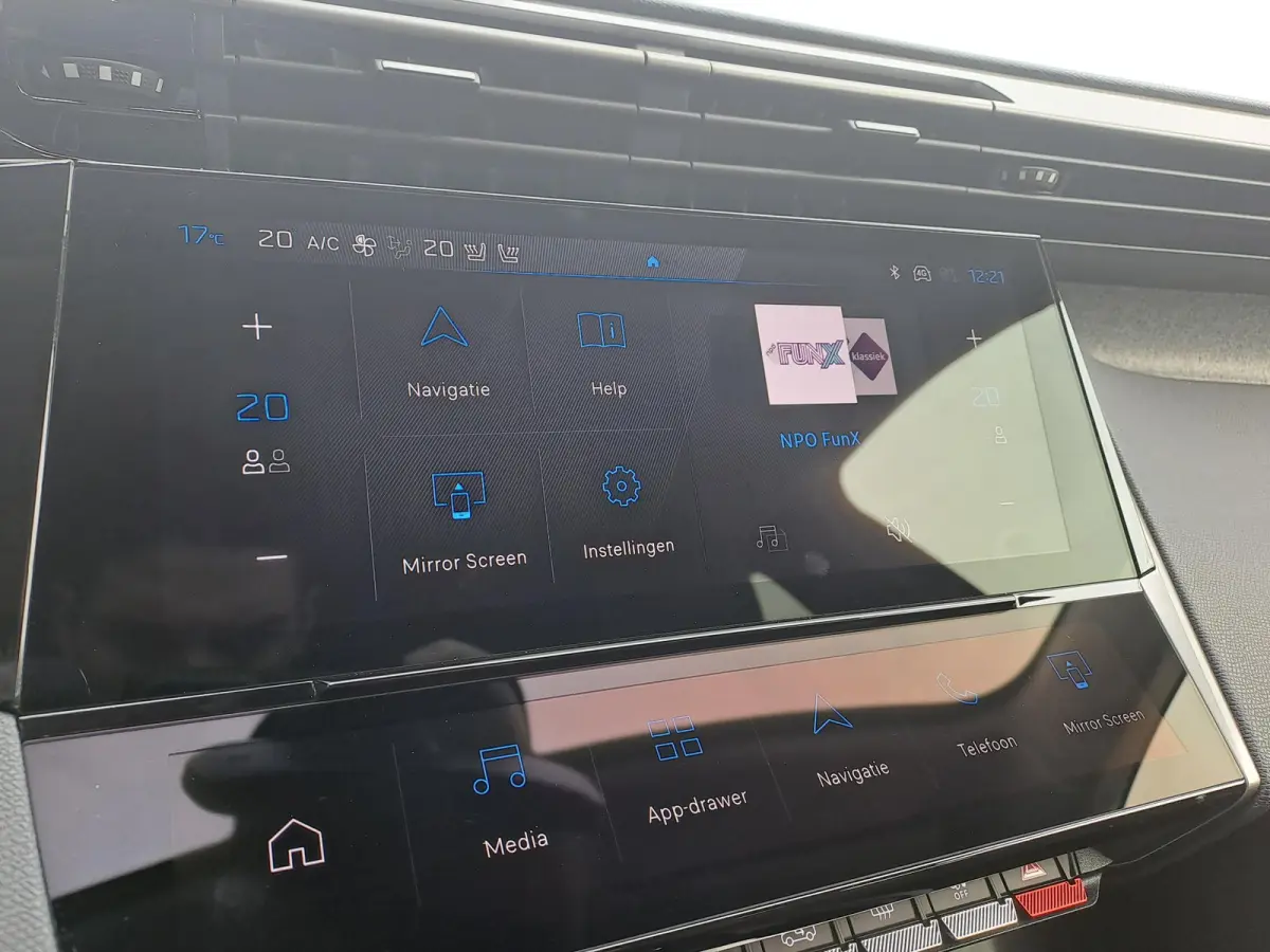 1.2 Hybrid 145 e-DCS6 Allure 360 Graden camera | Stoelverwarming + stuurverwarming | Tot 8 jaar Peugeot Care garantie