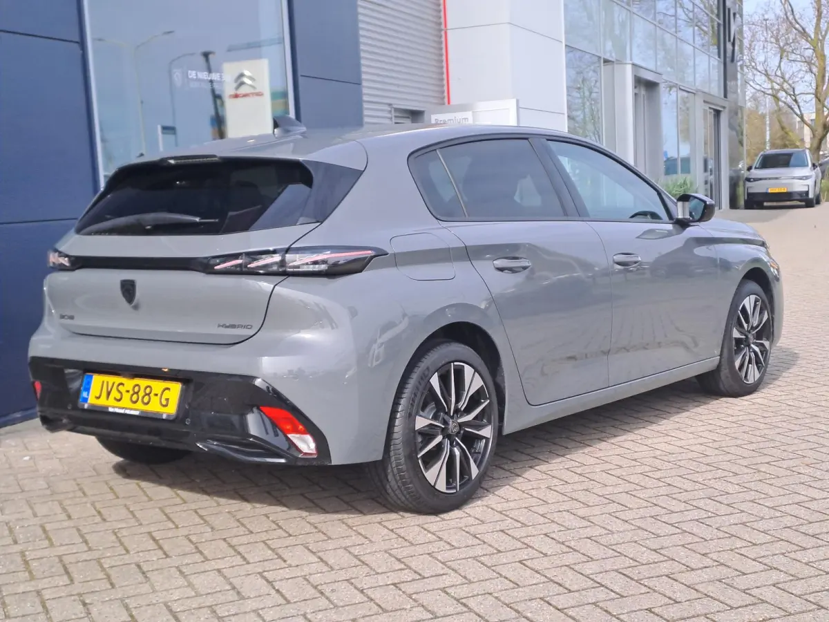 1.2 Hybrid 145 e-DCS6 Allure 360 Graden camera | Stoelverwarming + stuurverwarming | Tot 8 jaar Peugeot Care garantie
