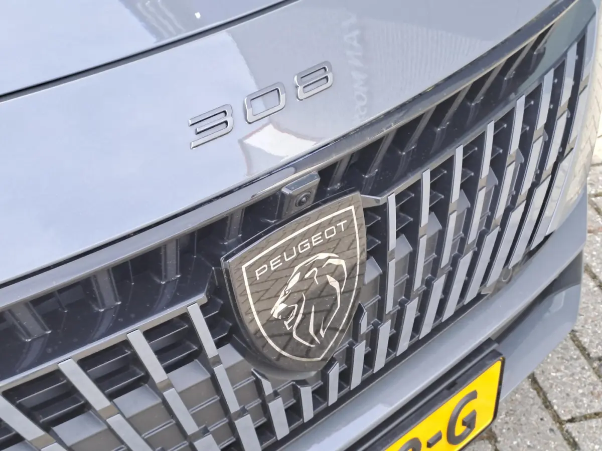 1.2 Hybrid 145 e-DCS6 Allure 360 Graden camera | Stoelverwarming + stuurverwarming | Tot 8 jaar Peugeot Care garantie