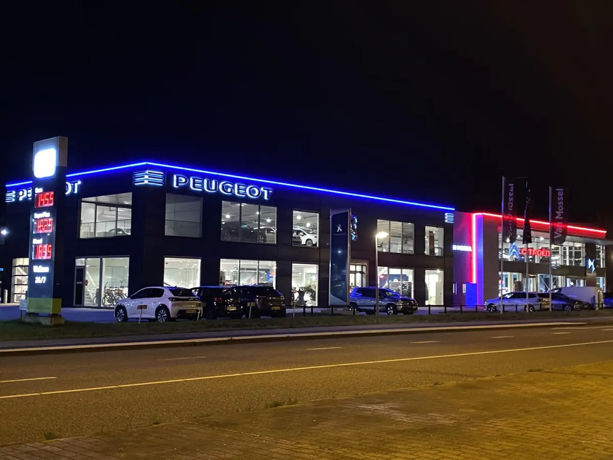1.2 Hybrid 145 e-DCS6 Allure 360 Graden camera | Stoelverwarming + stuurverwarming | Tot 8 jaar Peugeot Care garantie