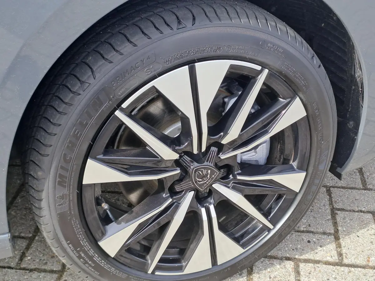 1.2 Hybrid 145 e-DCS6 Allure 360 Graden camera | Stoelverwarming + stuurverwarming | Tot 8 jaar Peugeot Care garantie