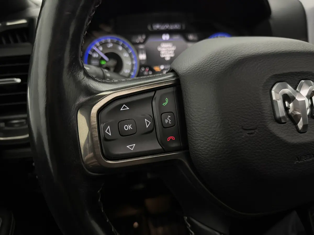 1500 HEMI 5.7 V8 4×4 Limited | Luchtvering | 22'' Fuel | Widebody | H/K | Pano | Carplay | Trekhaak