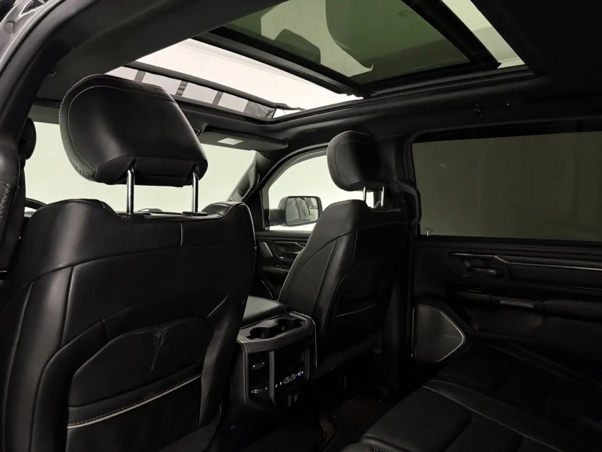 1500 HEMI 5.7 V8 4×4 Limited | Luchtvering | 22'' Fuel | Widebody | H/K | Pano | Carplay | Trekhaak