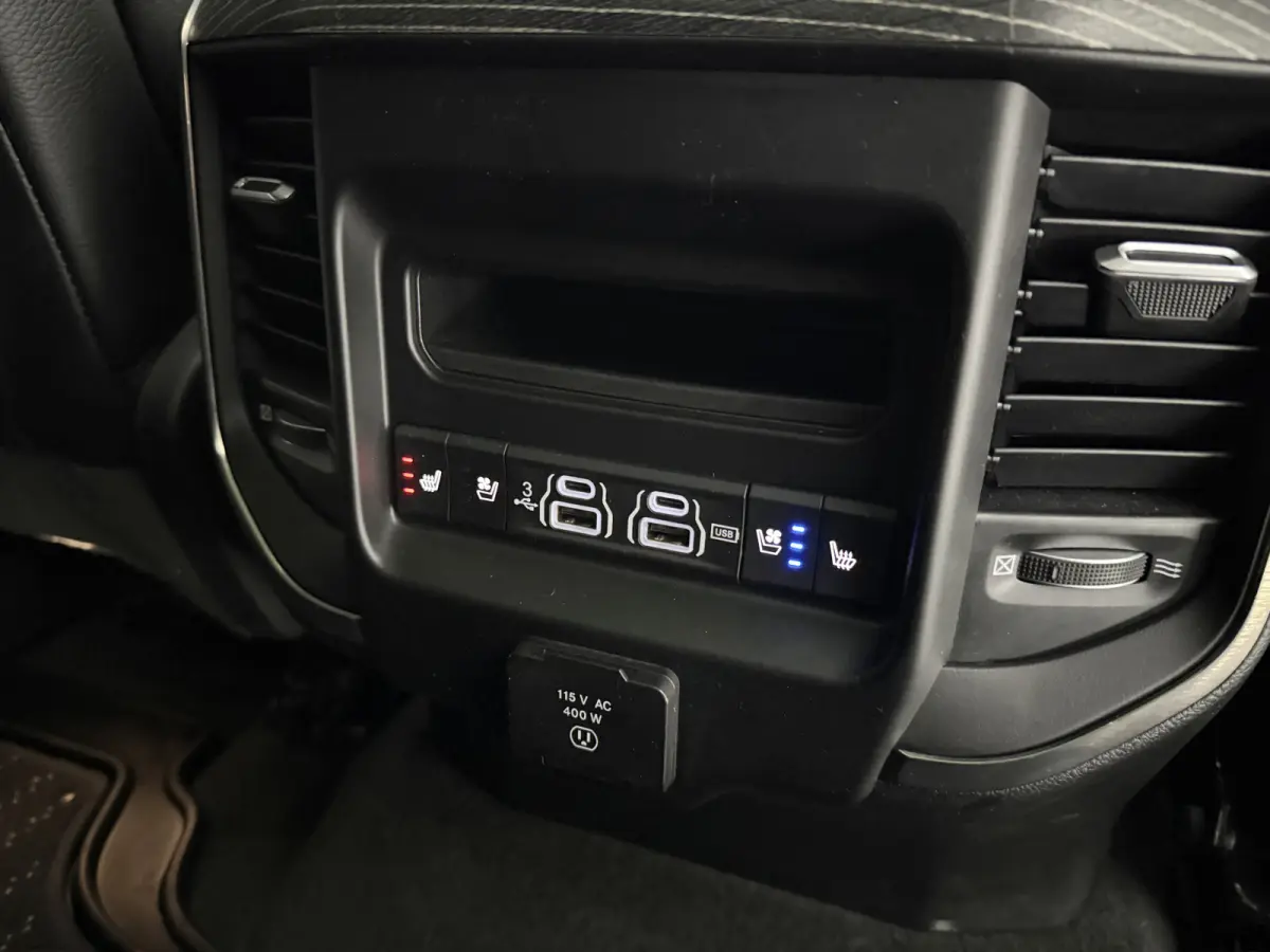 1500 HEMI 5.7 V8 4×4 Limited | Luchtvering | 22'' Fuel | Widebody | H/K | Pano | Carplay | Trekhaak