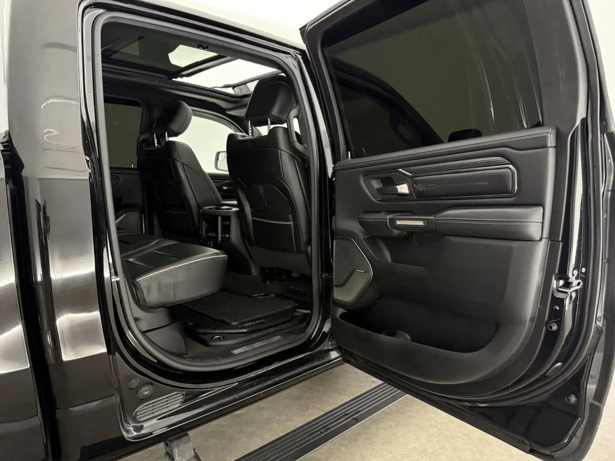 1500 HEMI 5.7 V8 4×4 Limited | Luchtvering | 22'' Fuel | Widebody | H/K | Pano | Carplay | Trekhaak