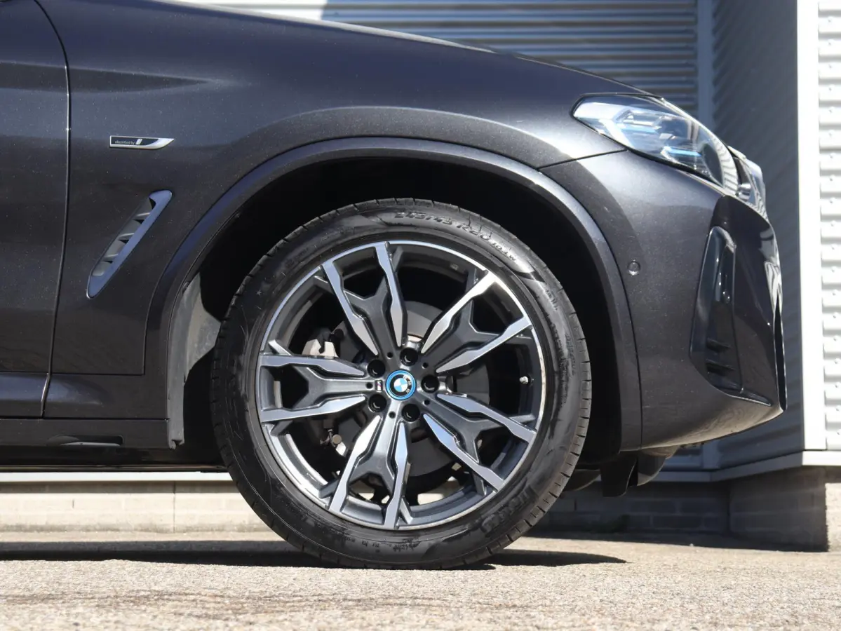 xDrive30e | SoH 85% | High Executive | M Sportpakket | Panodak | Trekhaak | Head-Up | Parking Assistant Plus | Adaptief Onderstel | Hi-Fi | Comfort Access | 20'' LMV