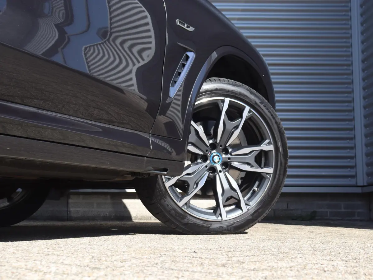 xDrive30e | SoH 85% | High Executive | M Sportpakket | Panodak | Trekhaak | Head-Up | Parking Assistant Plus | Adaptief Onderstel | Hi-Fi | Comfort Access | 20'' LMV