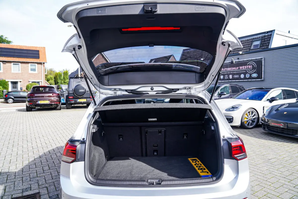 1.5 TSI Sport | R-line Difuser | Sport uitlaat met kleppensysteem | Navigatie | Lane Assist | Apple Carplay |