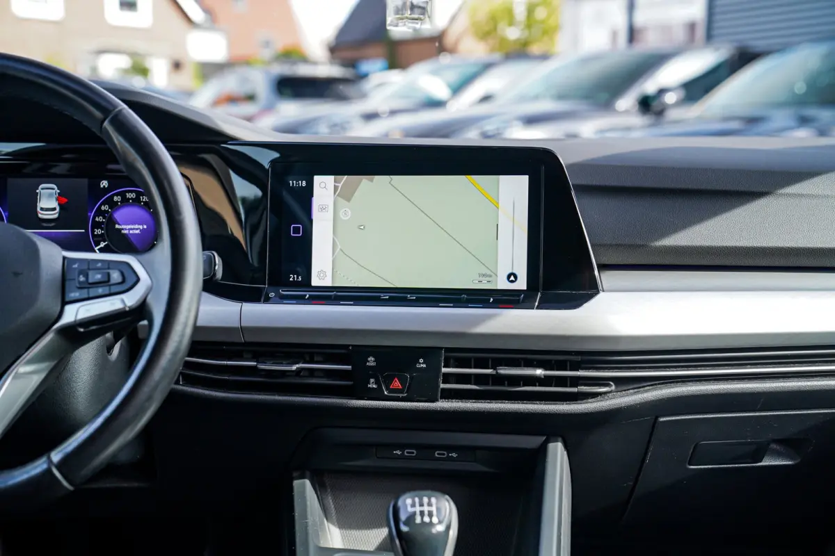1.5 TSI Sport | R-line Difuser | Sport uitlaat met kleppensysteem | Navigatie | Lane Assist | Apple Carplay |
