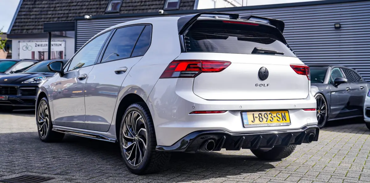 1.5 TSI Sport | R-line Difuser | Sport uitlaat met kleppensysteem | Navigatie | Lane Assist | Apple Carplay |