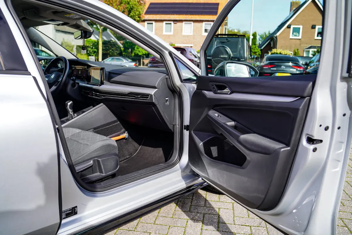 1.5 TSI Sport | R-line Difuser | Sport uitlaat met kleppensysteem | Navigatie | Lane Assist | Apple Carplay |