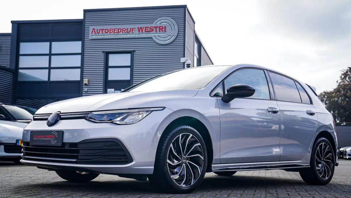 1.5 TSI Sport | R-line Difuser | Sport uitlaat met kleppensysteem | Navigatie | Lane Assist | Apple Carplay |