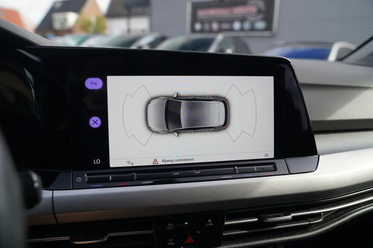 1.5 TSI Sport | R-line Difuser | Sport uitlaat met kleppensysteem | Navigatie | Lane Assist | Apple Carplay |