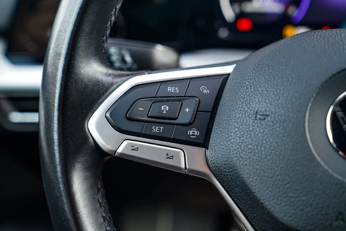 1.5 TSI Sport | R-line Difuser | Sport uitlaat met kleppensysteem | Navigatie | Lane Assist | Apple Carplay |