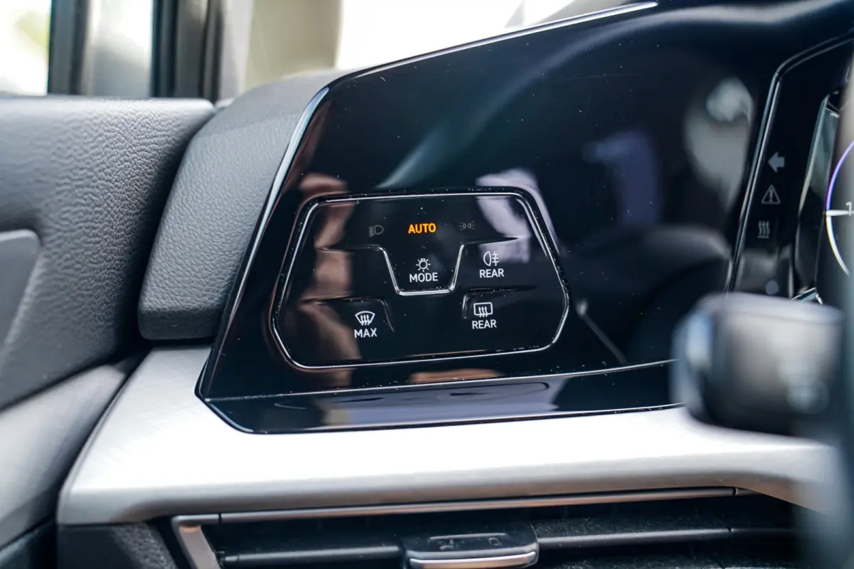 1.5 TSI Sport | R-line Difuser | Sport uitlaat met kleppensysteem | Navigatie | Lane Assist | Apple Carplay |