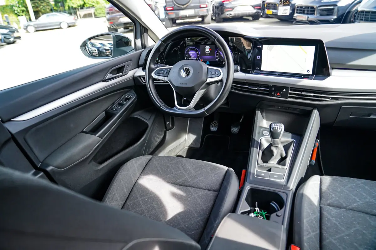 1.5 TSI Sport | R-line Difuser | Sport uitlaat met kleppensysteem | Navigatie | Lane Assist | Apple Carplay |