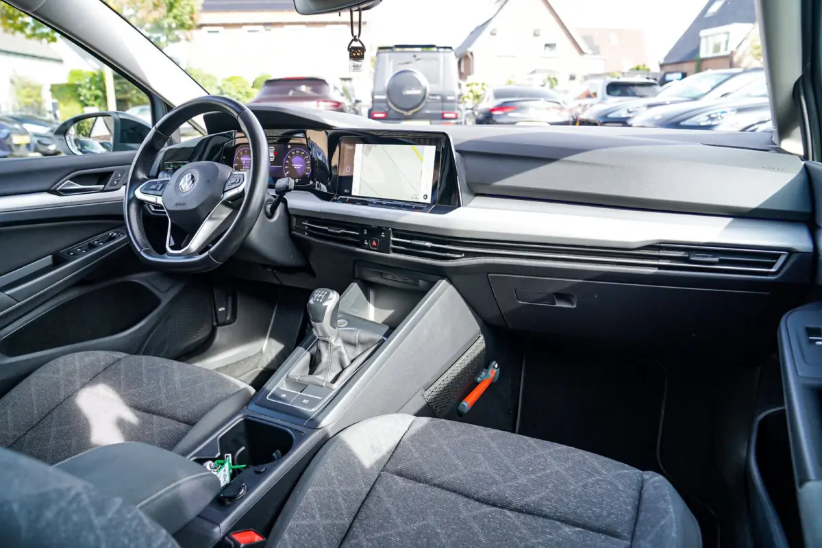1.5 TSI Sport | R-line Difuser | Sport uitlaat met kleppensysteem | Navigatie | Lane Assist | Apple Carplay |