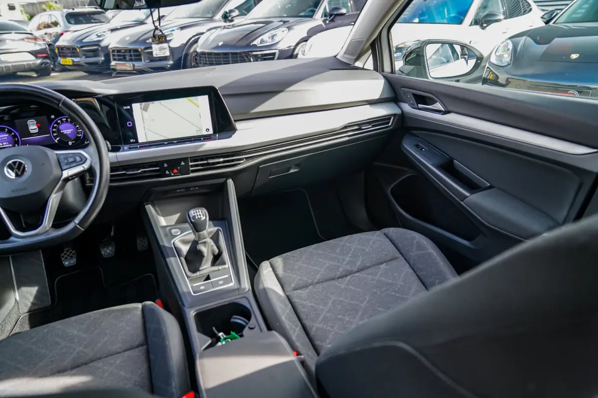 1.5 TSI Sport | R-line Difuser | Sport uitlaat met kleppensysteem | Navigatie | Lane Assist | Apple Carplay |