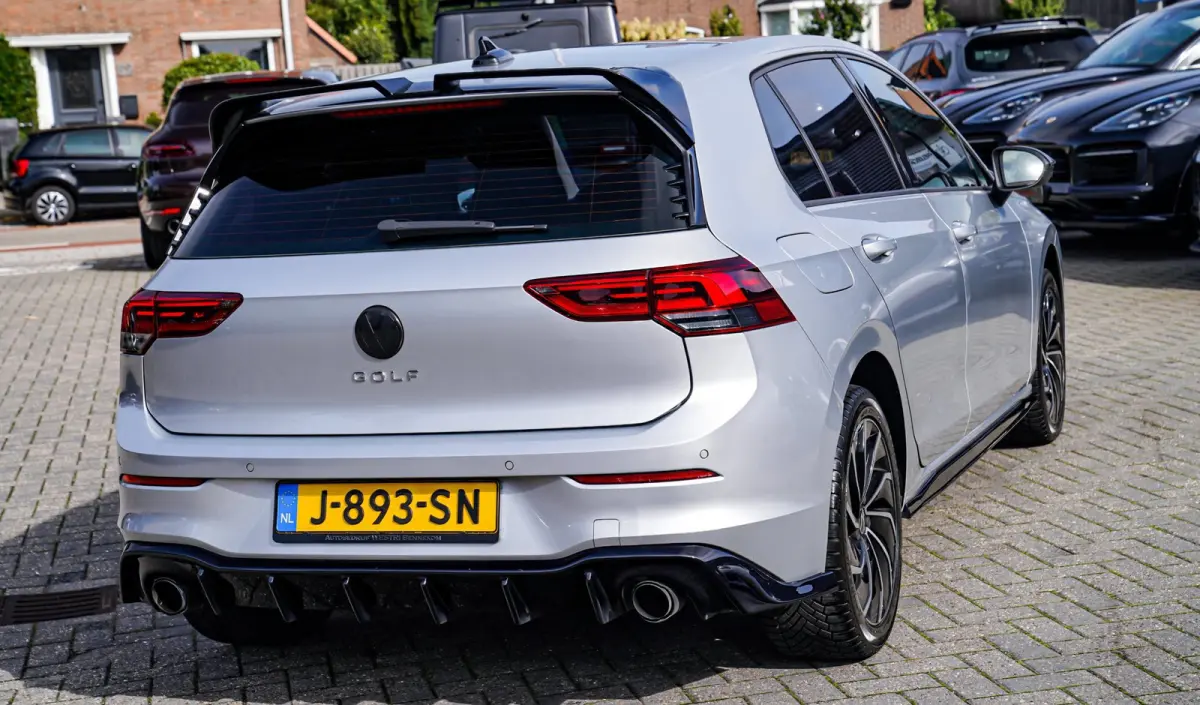 1.5 TSI Sport | R-line Difuser | Sport uitlaat met kleppensysteem | Navigatie | Lane Assist | Apple Carplay |