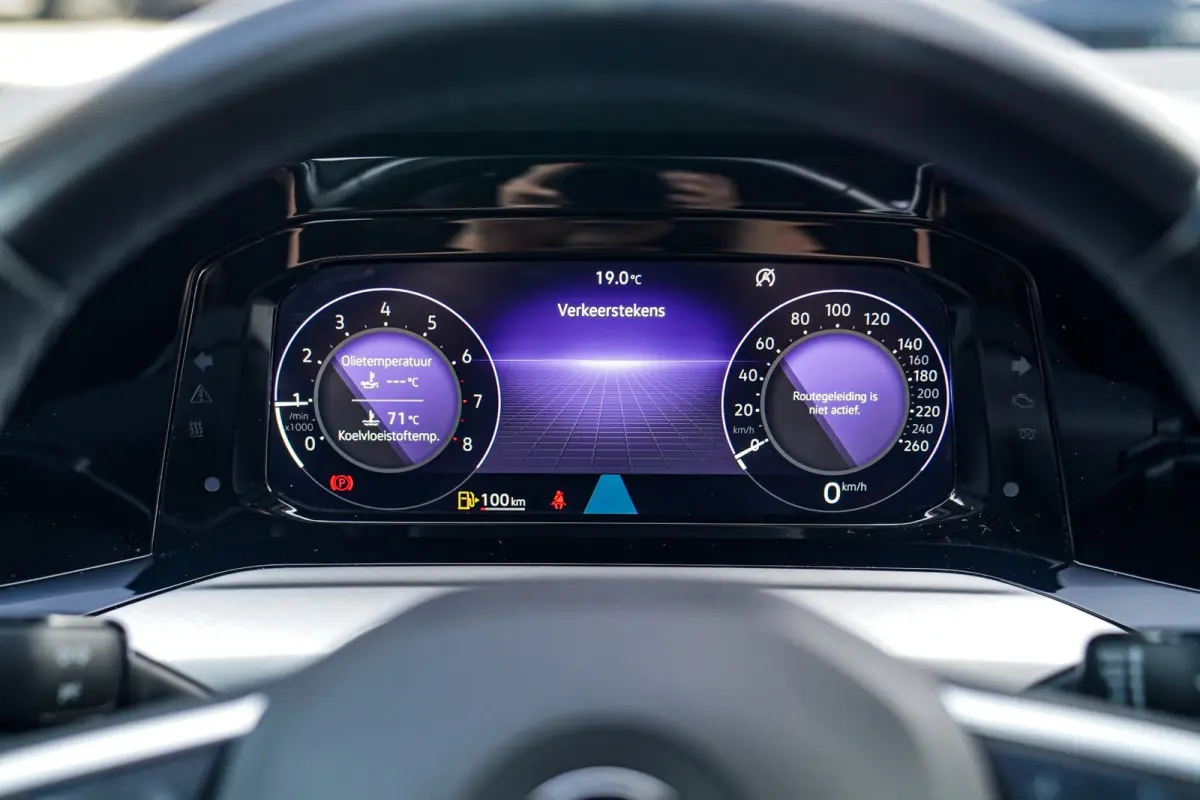 1.5 TSI Sport | R-line Difuser | Sport uitlaat met kleppensysteem | Navigatie | Lane Assist | Apple Carplay |