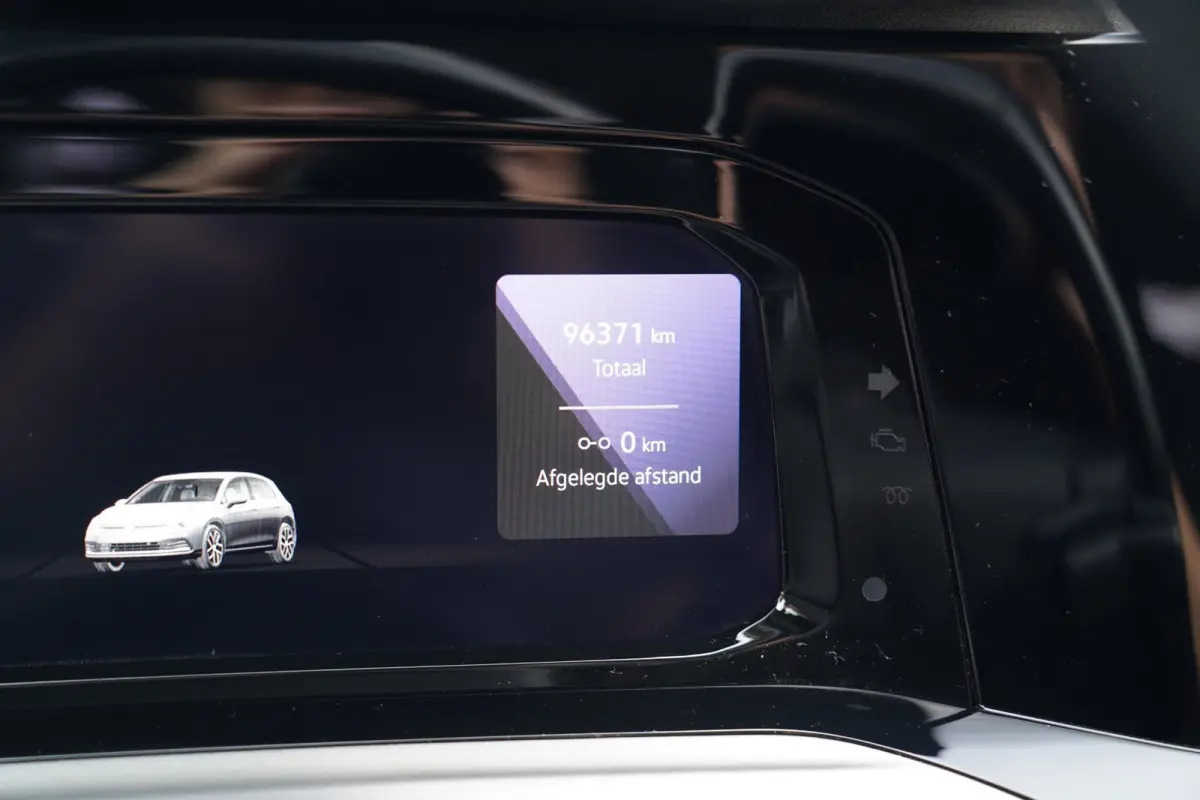 1.5 TSI Sport | R-line Difuser | Sport uitlaat met kleppensysteem | Navigatie | Lane Assist | Apple Carplay |