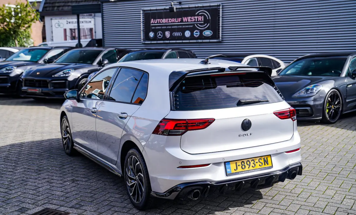 1.5 TSI Sport | R-line Difuser | Sport uitlaat met kleppensysteem | Navigatie | Lane Assist | Apple Carplay |
