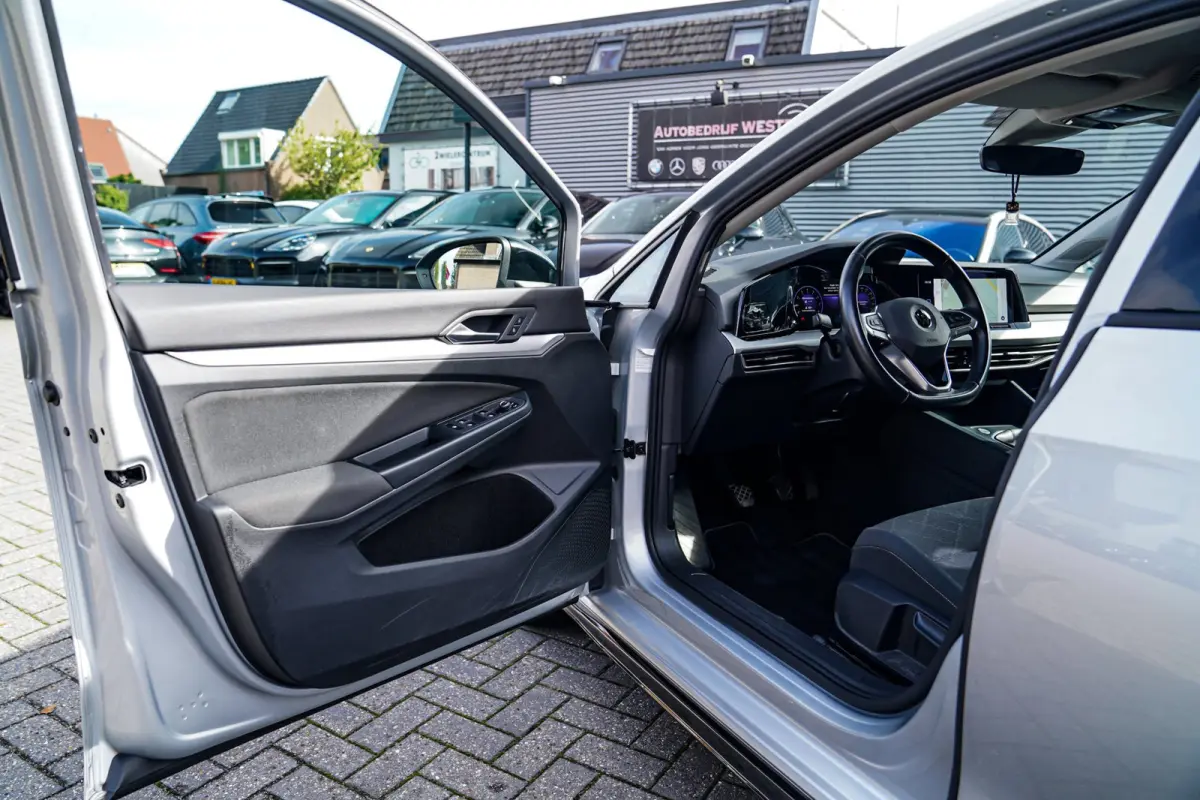 1.5 TSI Sport | R-line Difuser | Sport uitlaat met kleppensysteem | Navigatie | Lane Assist | Apple Carplay |