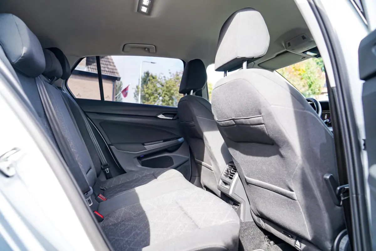1.5 TSI Sport | R-line Difuser | Sport uitlaat met kleppensysteem | Navigatie | Lane Assist | Apple Carplay |