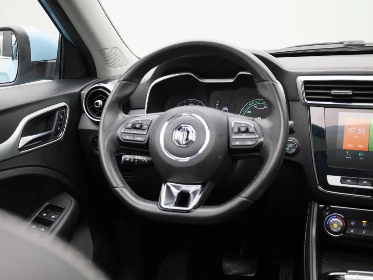 MG Luxury 45 kWh LEER | PANORAMADAK | CAMERA | STOELVERWARMING
