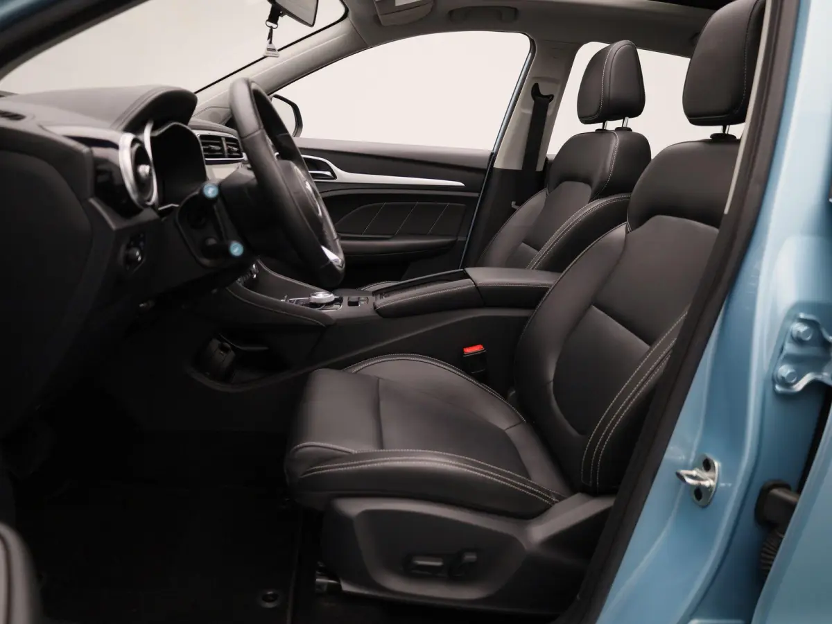MG Luxury 45 kWh LEER | PANORAMADAK | CAMERA | STOELVERWARMING