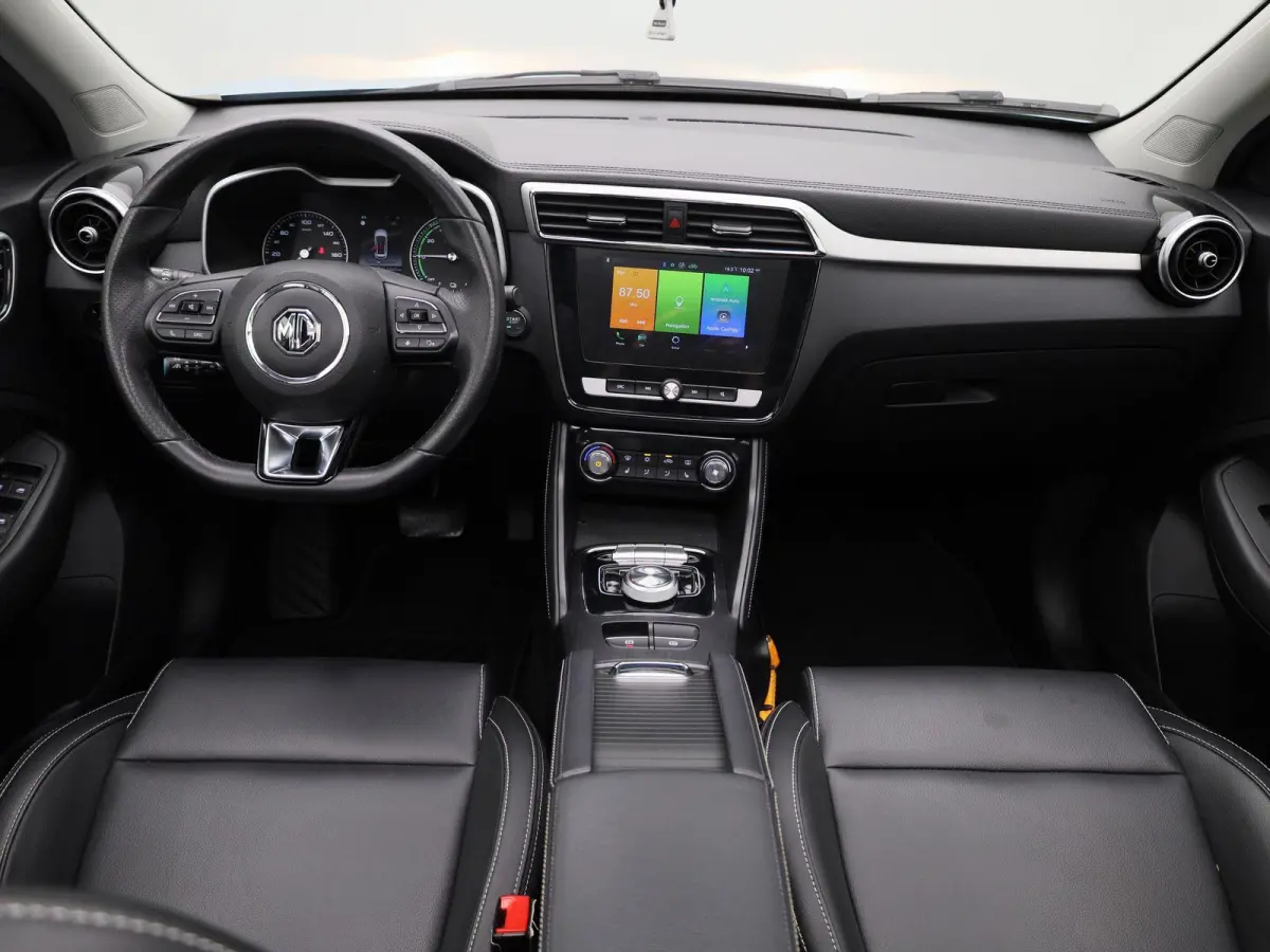 MG Luxury 45 kWh LEER | PANORAMADAK | CAMERA | STOELVERWARMING