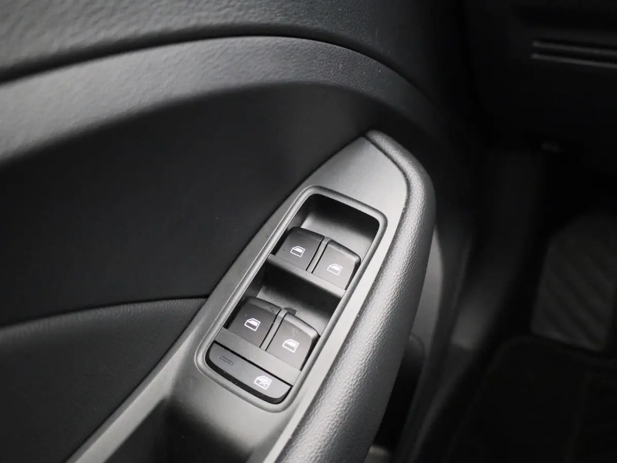 MG Luxury 45 kWh LEER | PANORAMADAK | CAMERA | STOELVERWARMING