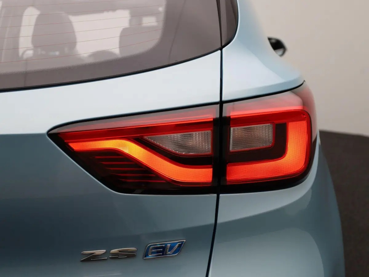 MG Luxury 45 kWh LEER | PANORAMADAK | CAMERA | STOELVERWARMING