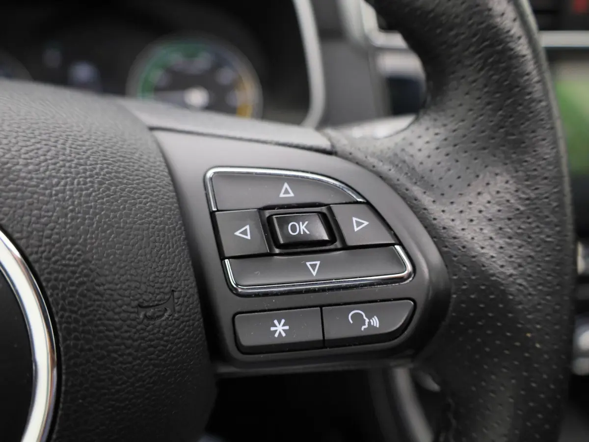 MG Luxury 45 kWh LEER | PANORAMADAK | CAMERA | STOELVERWARMING
