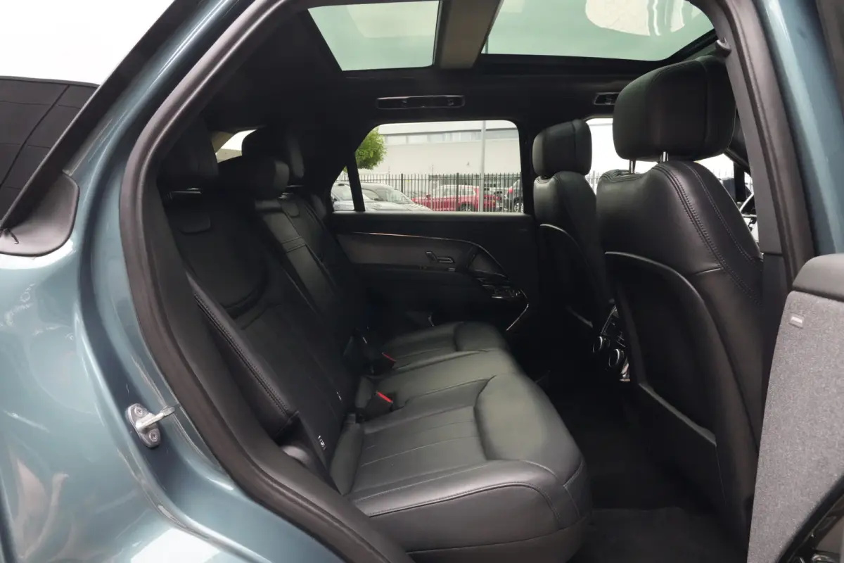 3.0 P440e Dynamic HSE | PHEV | PANO | Meridian | 360 | HUD | Land Rover Range Rover Sport P440e Dynamic HSE 441 PK Plug-in Hybrid met 3.0 zescilinder benzinemotor en 8-traps automatische tra