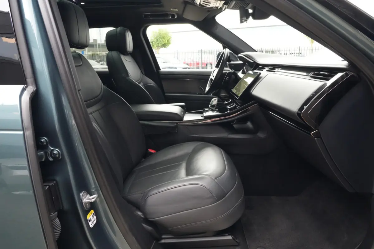 3.0 P440e Dynamic HSE | PHEV | PANO | Meridian | 360 | HUD | Land Rover Range Rover Sport P440e Dynamic HSE 441 PK Plug-in Hybrid met 3.0 zescilinder benzinemotor en 8-traps automatische tra